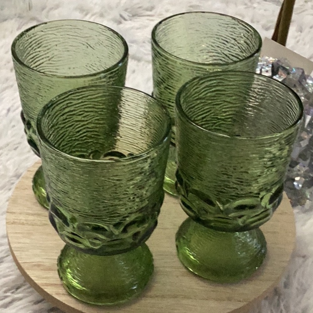 Vintage Set of 4 Indiana Soreno Textured Green Scalloped Design Drinking Glasses